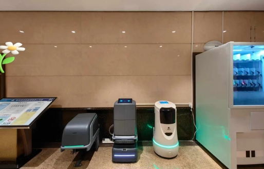 酒店服務機器人待機