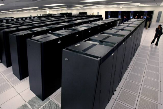 2030年顛覆想象：量子電容在超算機器人中的理論突破