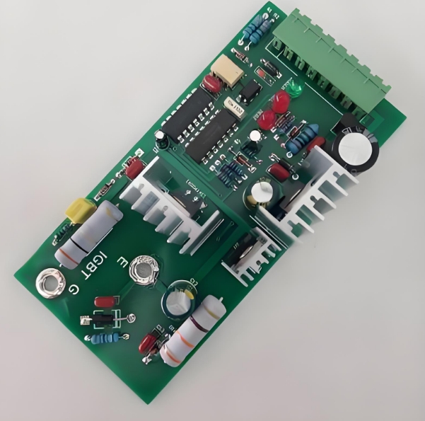 應對突發負載挑戰：機器人關節驅動中薄膜電容的抗涌流能力分析與選型