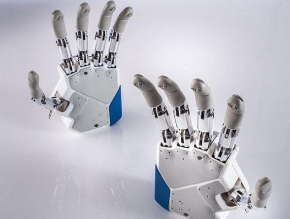 可拉伸導電材料在仿生機器人電子皮膚中的電阻應(yīng)變應(yīng)用