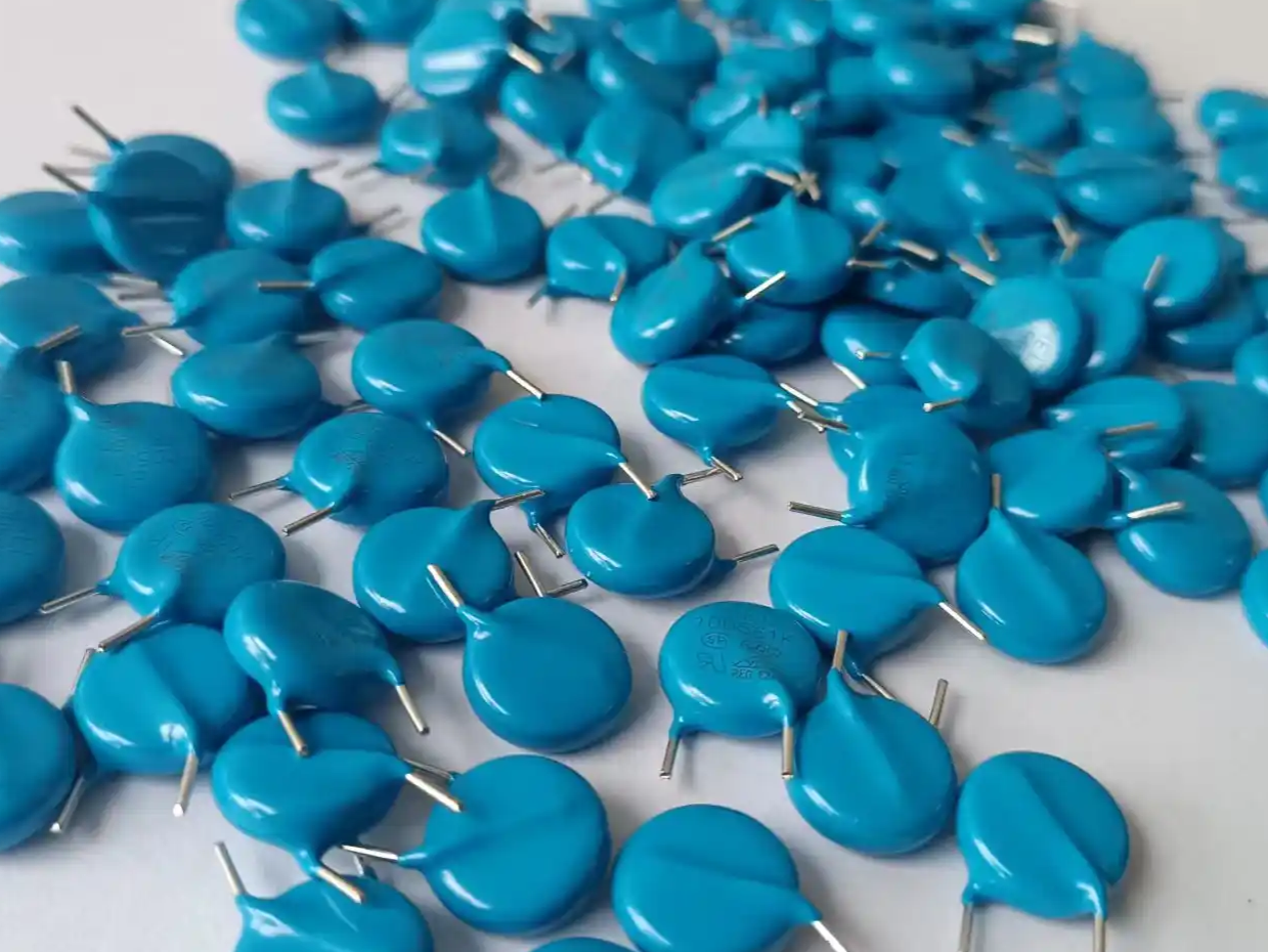 壓敏電阻在儲能系統(tǒng)中的過壓防護應用